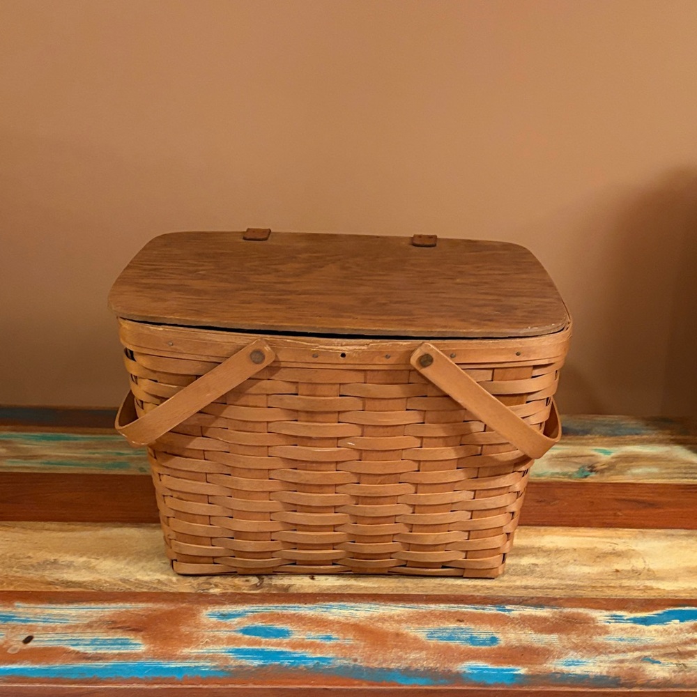 Longaberger 1992 Large Picnic Basket with Swing Lid and Leather Hinges